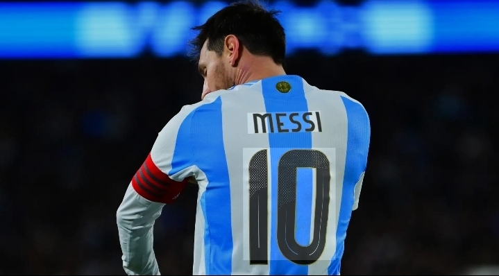 The Future of Argentina's Number 10 Jersey