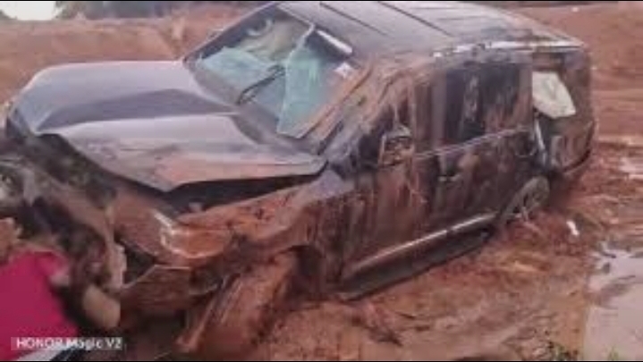 Ahafo Ano South West MP, Hon. Elvis Dapaah’s car wrecked in a ghastly accident